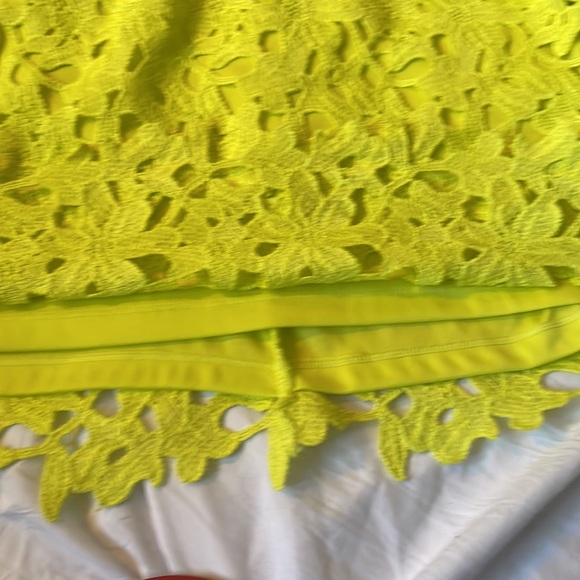 Jessica Simpson Women’s Neon Yellow/Green Dress - Picture 8 of 8